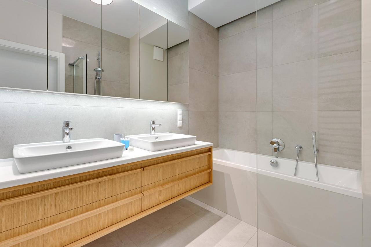 Premium Family & Business Old Town Riverside Apartment With Parking Gdańsk Exteriör bild